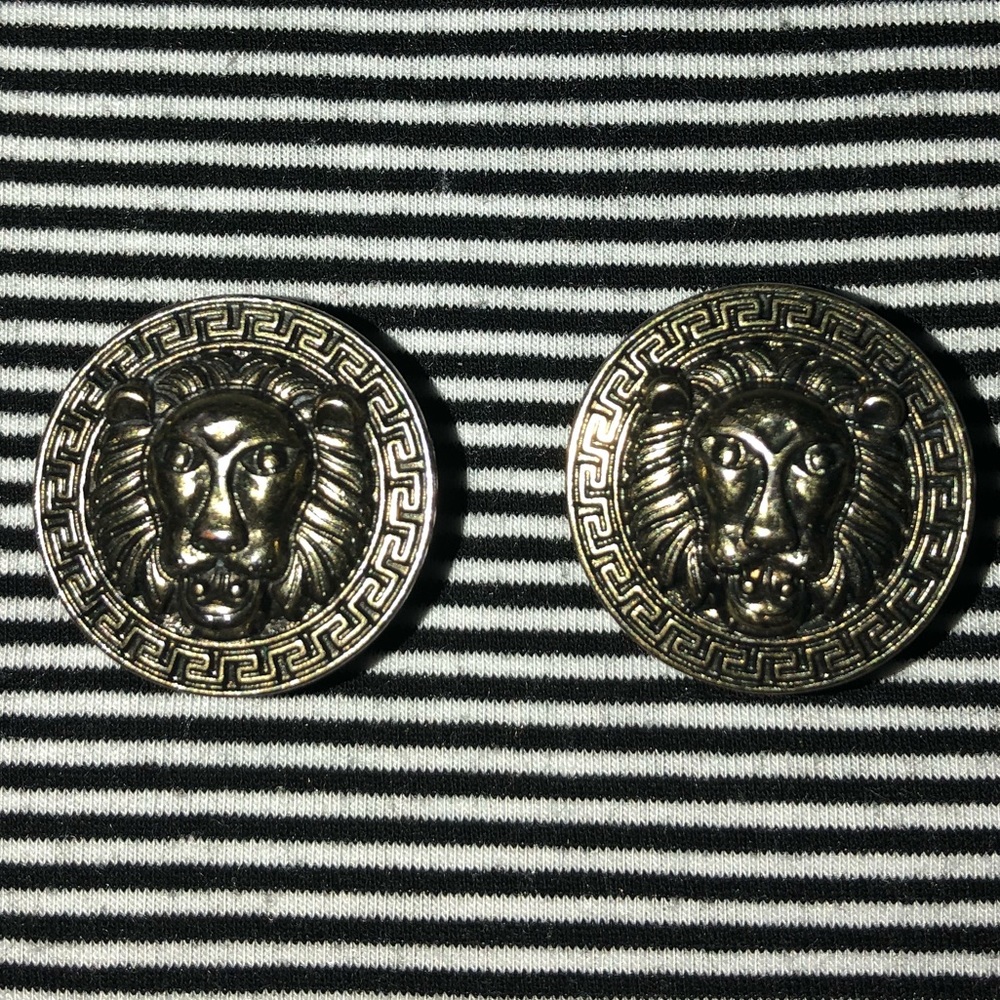 Lion plugs - Picture 2 of 3